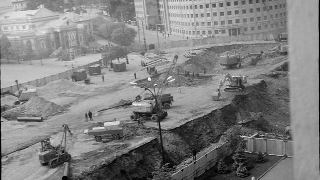 Из архивов Елисеенко В.Г. Строительство подземных переходов на площади Революции в 1976 году.