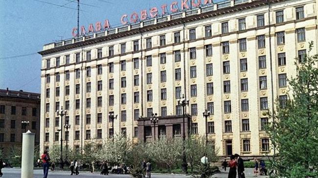 ЧПИ (нынешний ЮУрГУ), 70е годы. Кто знает для чего нужны были эти громадные антенны на крыше?