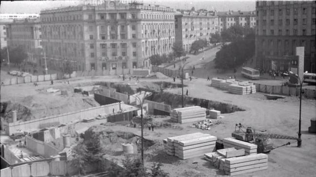 Строительство переходов, площадь революции 1976г. Давно там были?