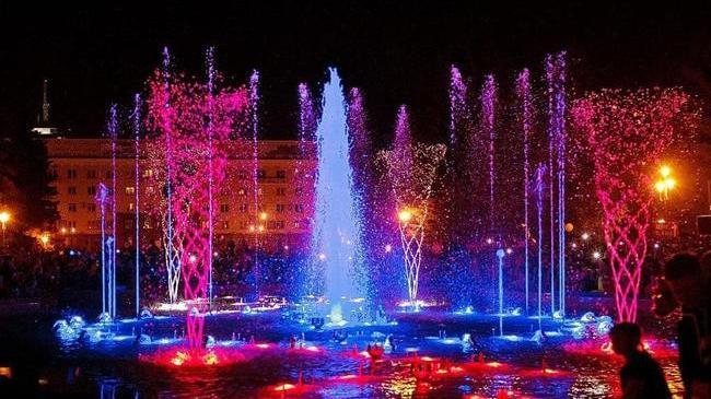 ⛲ В этом году светомузыкальный фонтан на площади Революции откроют с новым плейлистом 🔊 