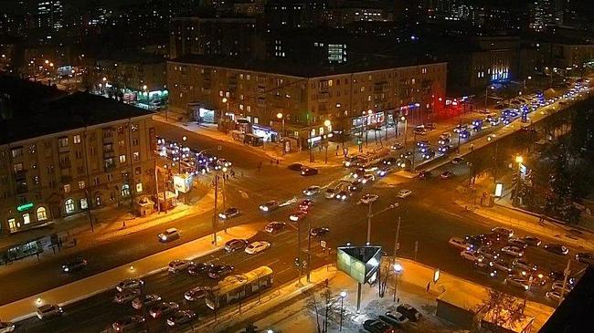 Автомобилисты попали в 9-балльные пробки на заснеженных дорогах Челябинска