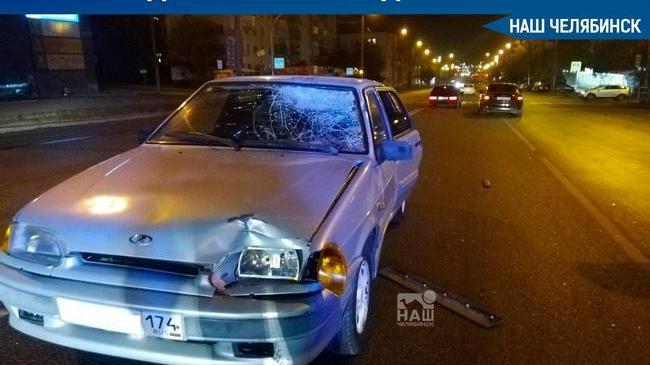 ⚠ В Челябинске пешехода сбили сразу два автомобиля.
