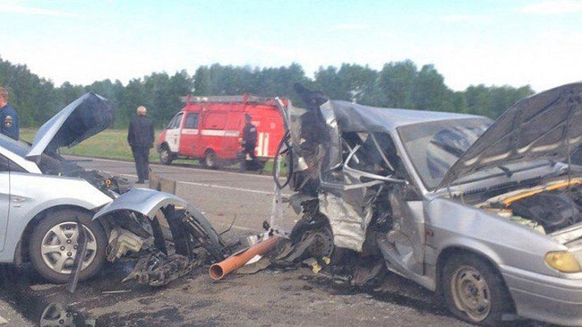 Грузовик и две «легковушки» столкнулись на трассе Челябинск — Курган 