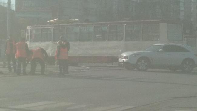 В Челябинске сегодня утром трамвай сошел с рельс