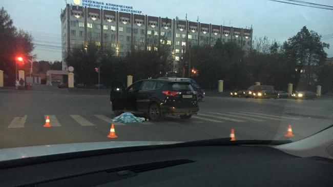 Силовики оцепили перекрёсток в Челябинске из-за мёртвого человека на дороге