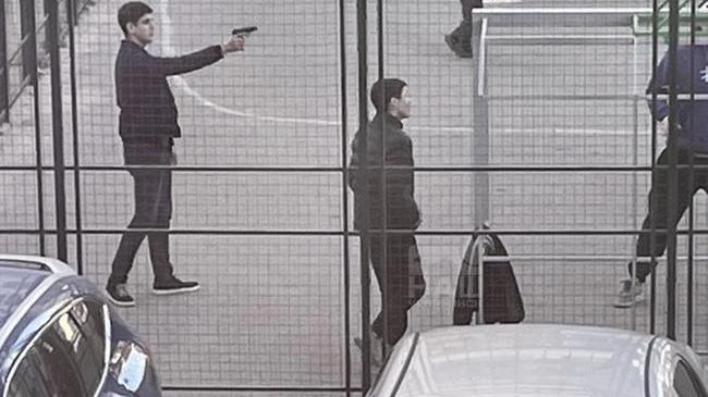 🔫 В Челябинске нашли парня, который размахивал пистолетом на детской площадке