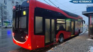 😱 Ребёнку зажало голову дверями троллейбуса