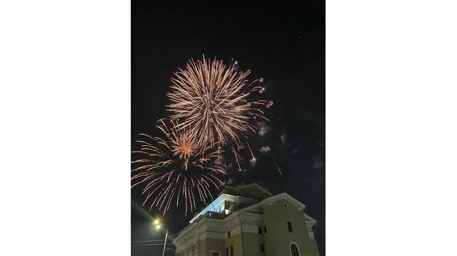 Праздничный салют в честь Дня Победы 🎇 