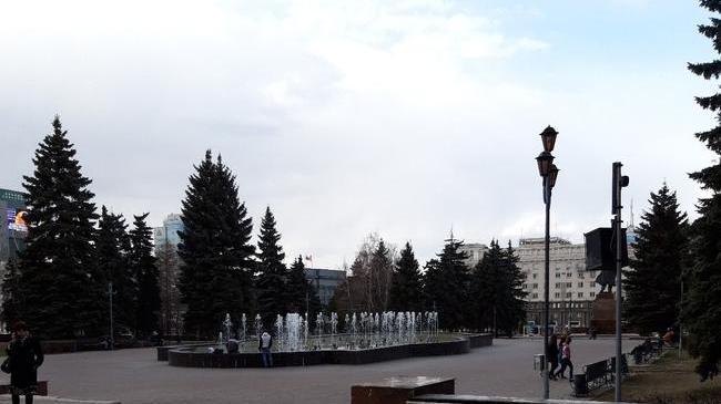 «Поющий» фонтан заработал на площади Революции в Челябинске