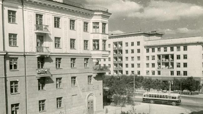 Перекресток пр. Ленина и ул. Пушкина: 1950 год