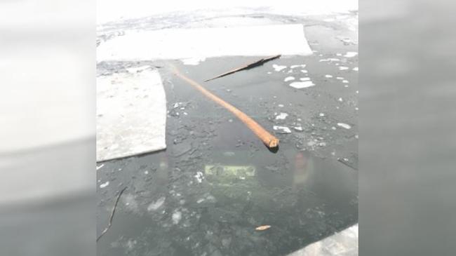 В Челябинске дрифтер выехал на озеро и ушёл под лёд