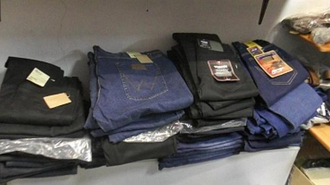 В Челябинске изъяли поддельные джинсы липовых брендов! 