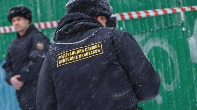 В Челябинске «суровые должники» заперли спецназ и судебных приставов в цехе