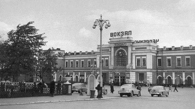 Челябинский вокзал, фотография из прошлого века. 