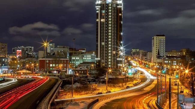 🌆 Вот и подходит к концу экватор рабочей недели... Как прошел ваш день, друзья? Сумеете описать всего тремся смайлами? 😎