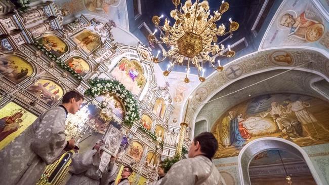 Несколько тысяч православных челябинцев встретили Рождество в храмах