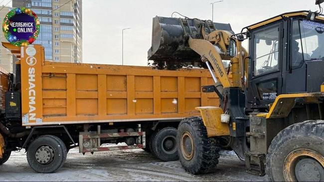 ❄ С улиц Челябинска за прошедшую ночь вывезли 1623 тонны снега.