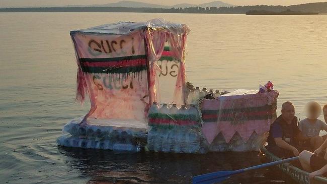Озерских подростков на самодельной яхте «Гуччи» остановили спасатели