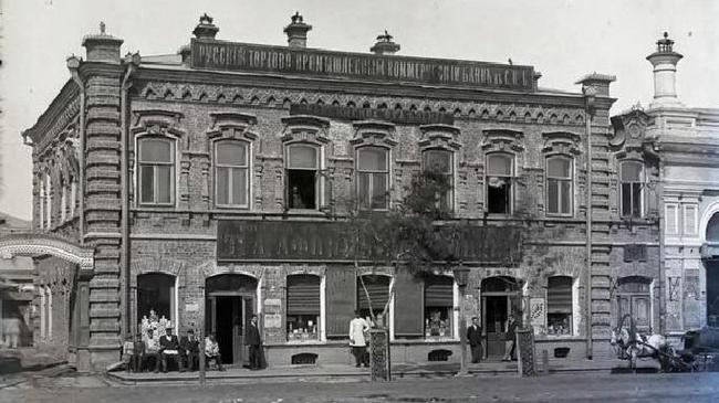 "Челябинск, тогда и сейчас!" Узнаете, что за здание на фото?🏰 Есть догадки, пиши в комментарии👇 