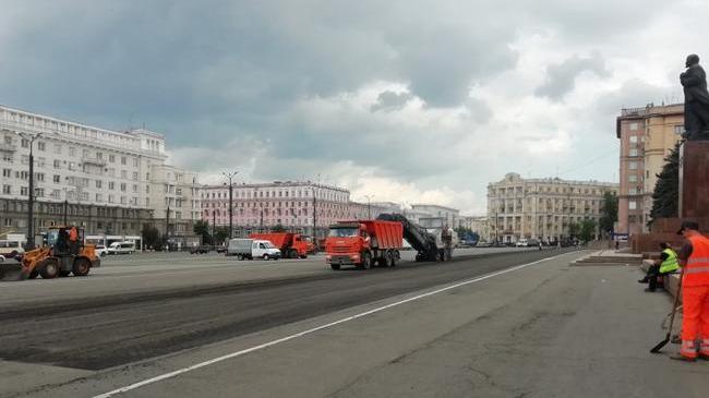В Челябинске впервые за 15 лет меняют асфальт на площади Революции