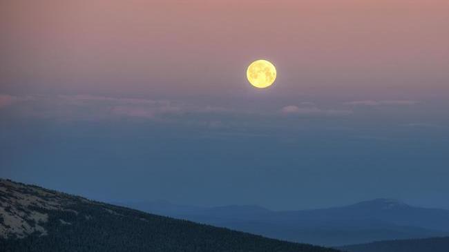 🌑 ⛰ Луна над Южноуральскими вершинами. Национальный парк Таганай. Южный Урал.