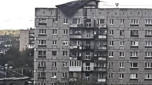 Упадет – не упадет? В Магнитогорске «съехала крыша» многоэтажки