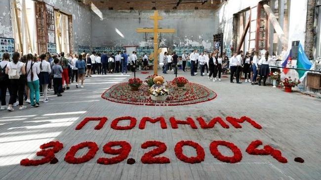 🕯 Мы помним тебя, Беслан! 1 сентября 2004 года весь мир узнал о североосетинском городке, где террористы захватили школу во время линейки.