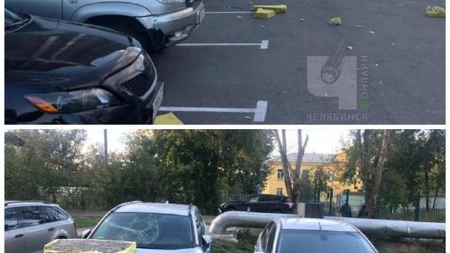 😬 Более десятка автомобилей повредил упавший с фасада дома утеплитель в ЖК "Ярославский"