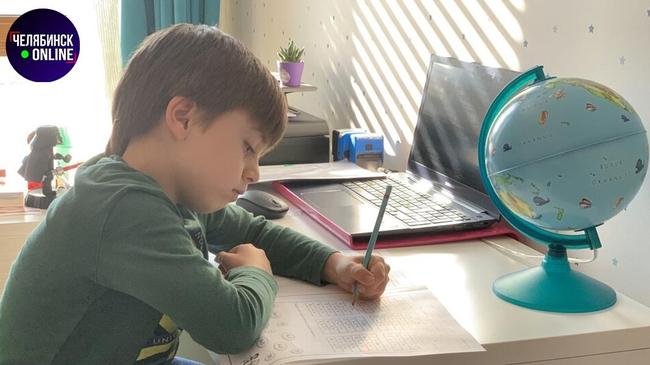 😷 Челябинских школьников пока не планируют переводить на дистант