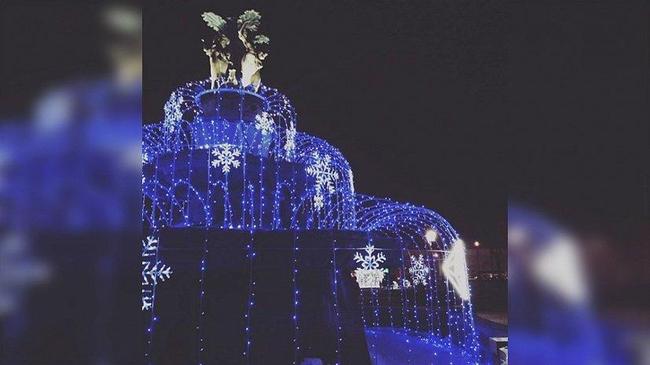 Челябинцы делятся снимками украшенной к Новому году Кировки 