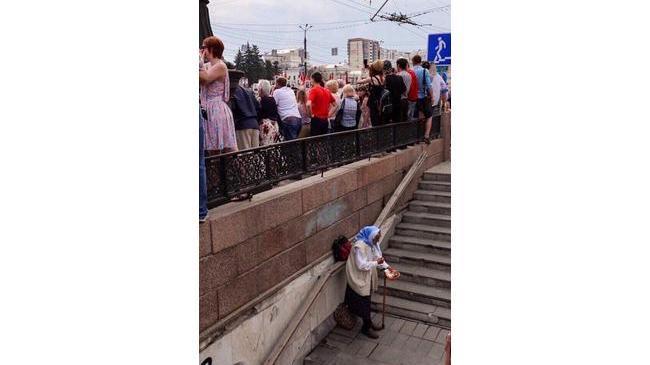 🙁 Обратная сторона парада Победы в Челябинске. Фотография сделана 9 мая 2019 года. 