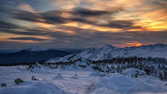 Закат над Драконьими скалами и Круглицей. Таганай.