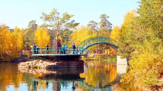 🍂 Челябинск вошел в топ-20 городов для осеннего туризма.