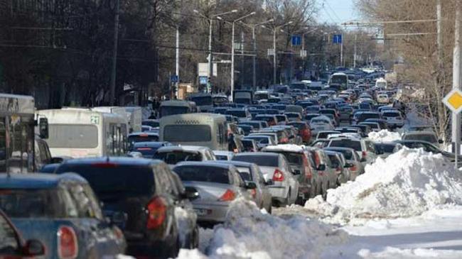 Из-за предпраздничной суеты Челябинску грозит транспортный коллапс