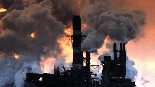 На челябинский завод завели дело за превышение выбросов нафталина