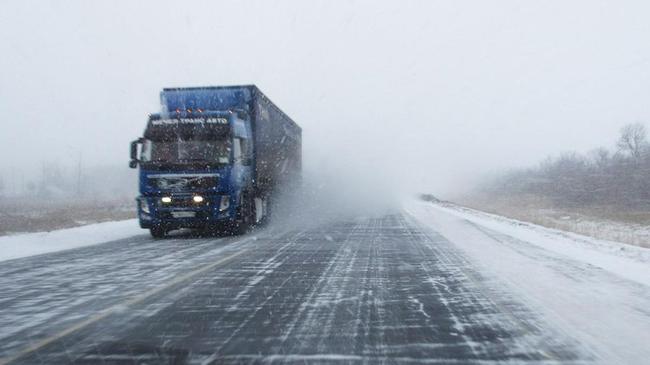 Из-за метели дороги в Челябинской области полностью закрыли для автотранспорта