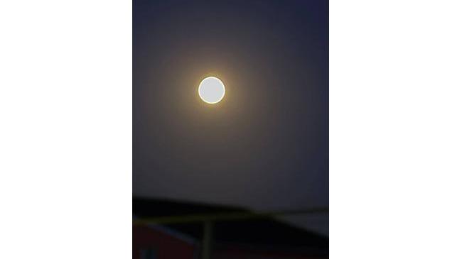 🌕 Яркая луна в кадре челябинцев