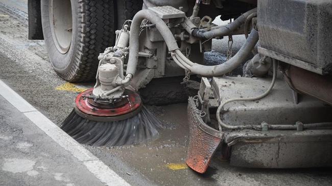 157 машин: кто очистит Челябинск от весенней грязи