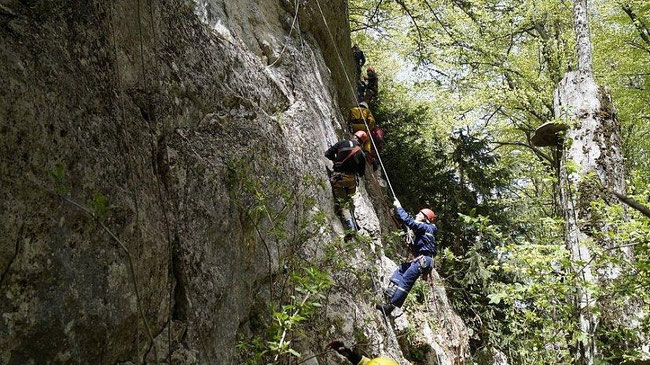 Спасатели готовы помочь туристам в горах в День России