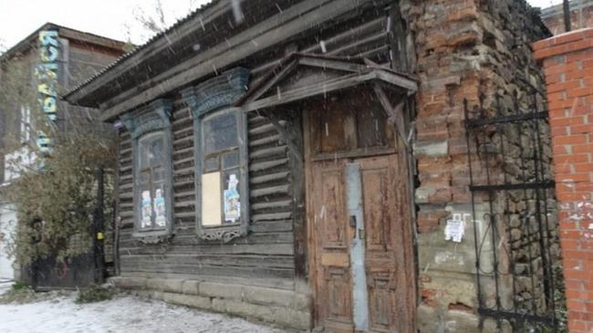 Челябинские краеведы застеклили окно в историю