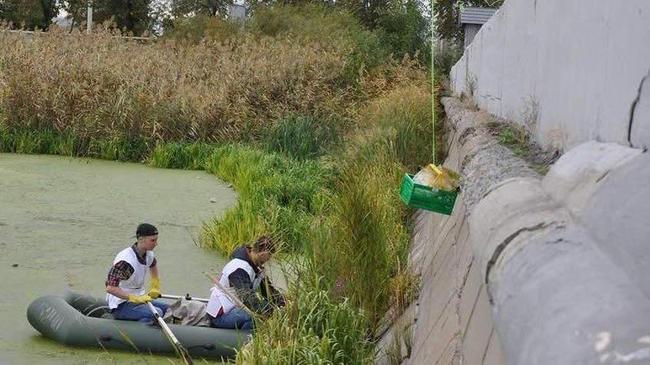 В Челябинске "зеленые" чистили реку Миасс