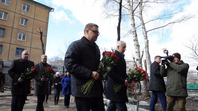Алексей Текслер почтил память жертв трагедии в Магнитогорске
