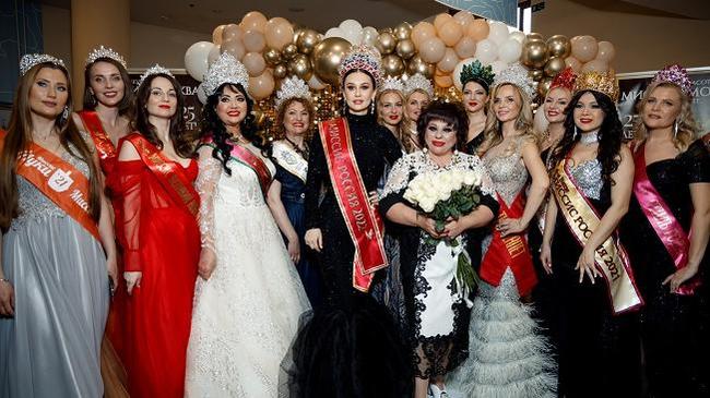 Королева Москвы Нина Банная поздравила преемницу