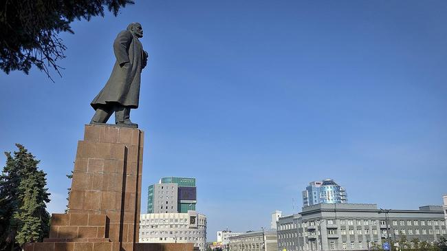 Памятник Ленину в Челябинске отремонтируют за 15 млн рублей