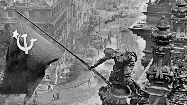 ‼ 78 лет назад, 1 мая 1945 года, в 3 часа ночи в охваченном уличными боями Берлине над Рейхстагом было водружено Знамя Победы. 