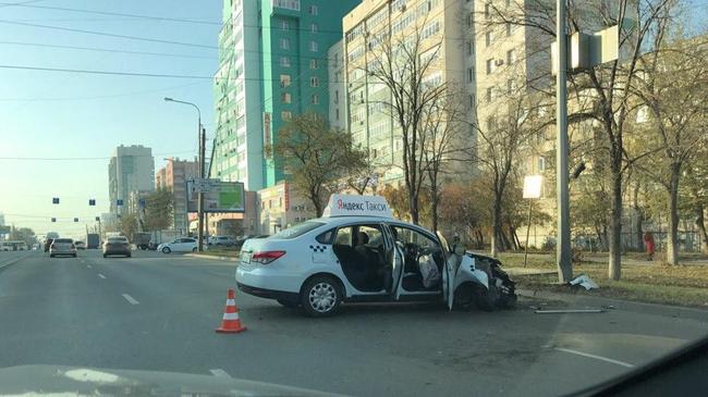 Водитель "Яндекс.Такси", который отвлекся на телефон, предстанет перед судом за смерть пассажира в ДТП