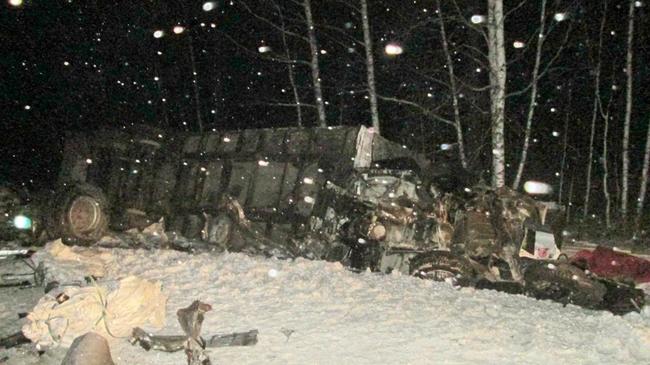 Пять человек погибли в массовом ДТП на трассе в Челябинской области