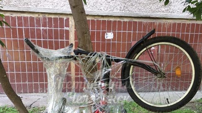 В Ленинском районе придумали новый способ парковки велосипеда 👍🏻
