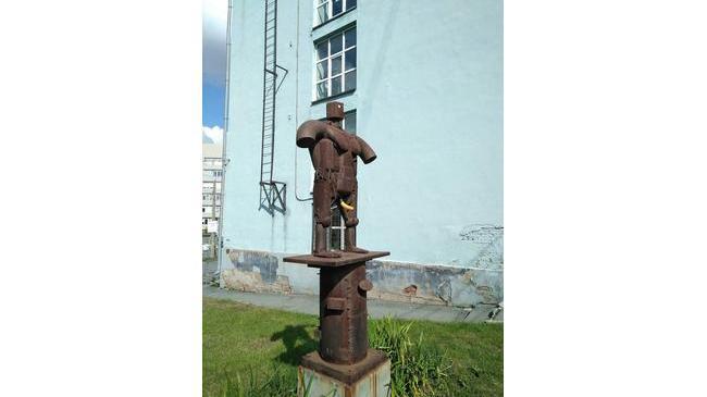 Арт-объект в Челябинске дополнили детородным органом 🍌 А вы считаете этот памятник произведением искусства?