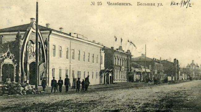 "Челябинск, тогда и сейчас!" Узнаете, что за улица изображена на фото?🏰 Есть догадки, пиши в комментарии👇